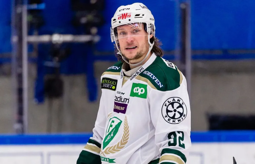 Skulle ha spelat i AHL - går till schweizisk storklubb i stället