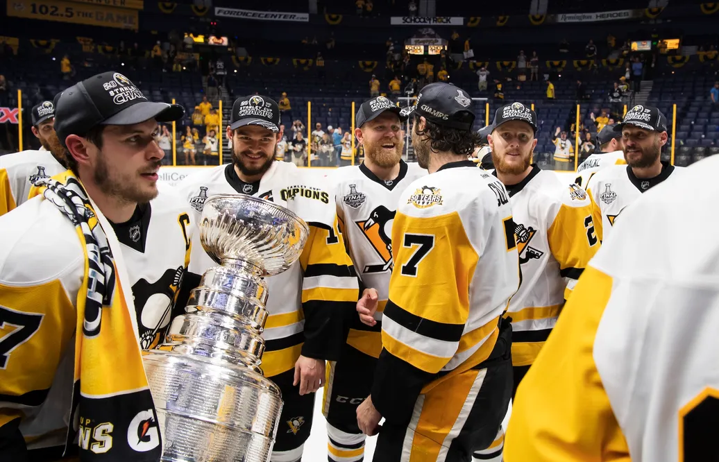 Sidney Crosby och Patric Hörnqvist vann Stanley Cup tillsammans med Pittsburgh Penguins 2016 och 2017 . FOTO: Joel Marklund/Bildbyrån