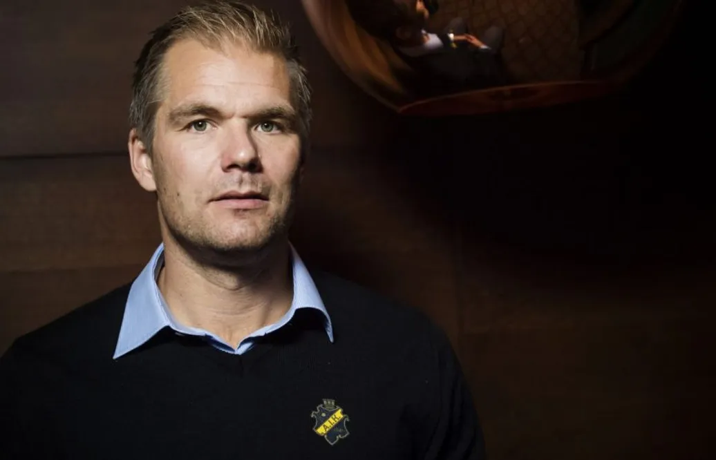 Uppges vara ett huvudspår i SHL-klubbens tränarjakt