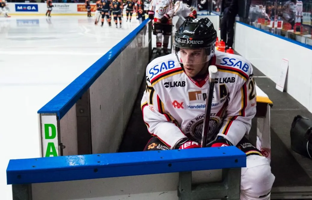 Var assisterande kapten – nu avslutas kontraktet med SHL-klubben i förtid