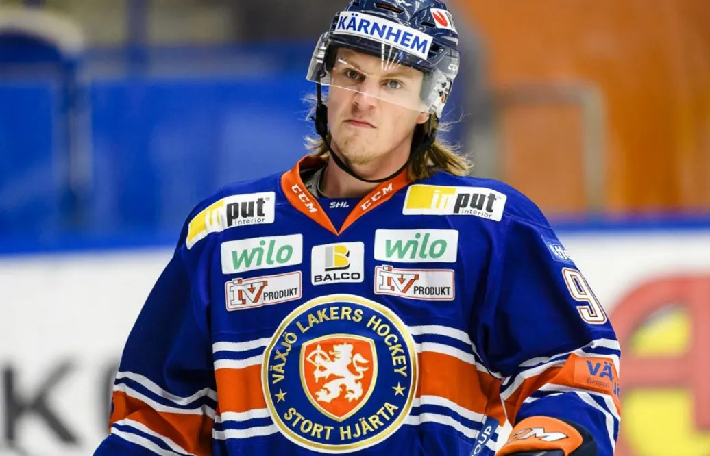 Spelade i division ett förra säsongen – nu kan han bli årets back i SHL