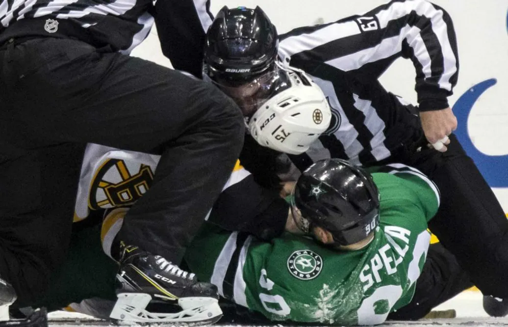 En vild NHL-debut – hamnar i slagsmål med legendaren