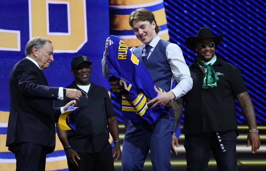 Daxon Rudolph valdes som fjärde spelare i draften av Buffalo. Foto: Timothy T. Ludwig-Imagn Images