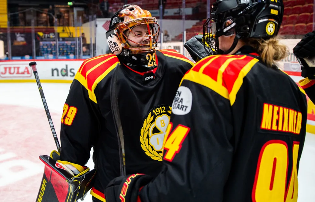Anna Meixner och Klara Peslarova lämnar Brynäs