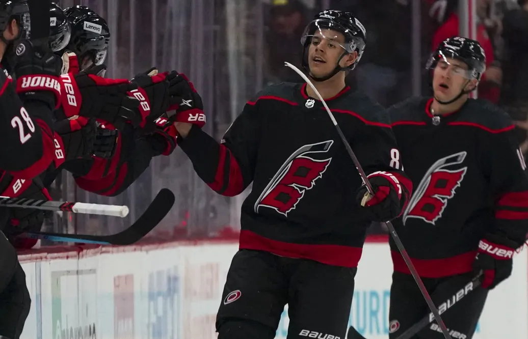 UPPGIFTER: Jesperi Kotkaniemi skriver åttaårskontrakt med Carolina Hurricanes