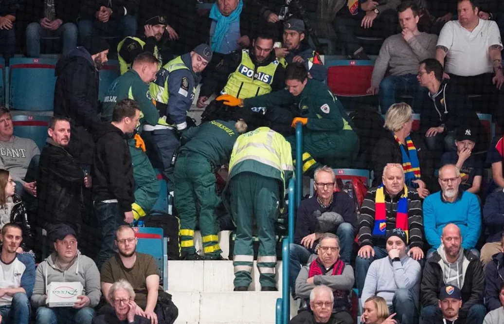 JUST NU: Matchen avbröts efter akut sjukdomsfall