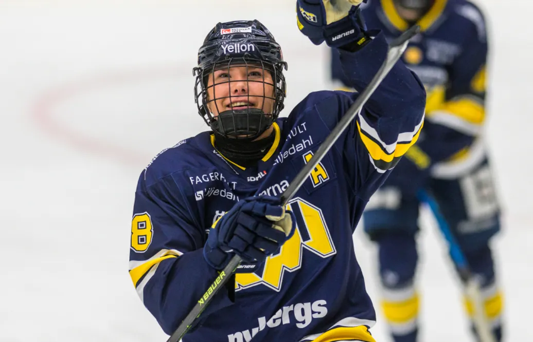 Elin Svensson stannar i HV71: “En oerhört viktig spelare”