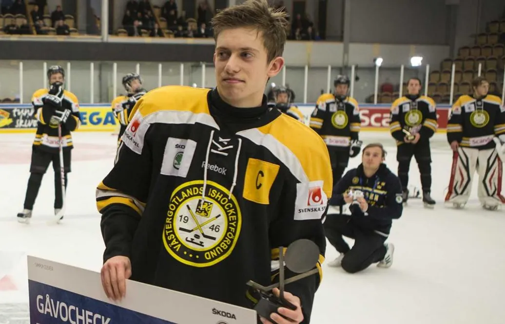 Utsågs till TV-puckens värdefullaste spelare – nu skriver han seniorkontrakt