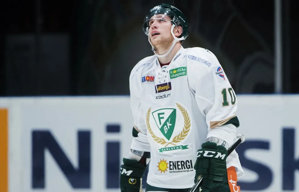 Tidigare Färjestadspelaren får sparken: ”Kan bara använda spelare som respekterar våra kärnvärden”