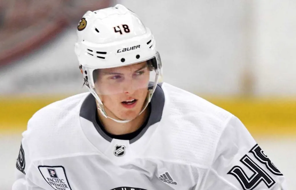 Suttit på läktaren i upptakten – i natt kan svenske talangen NHL-debutera