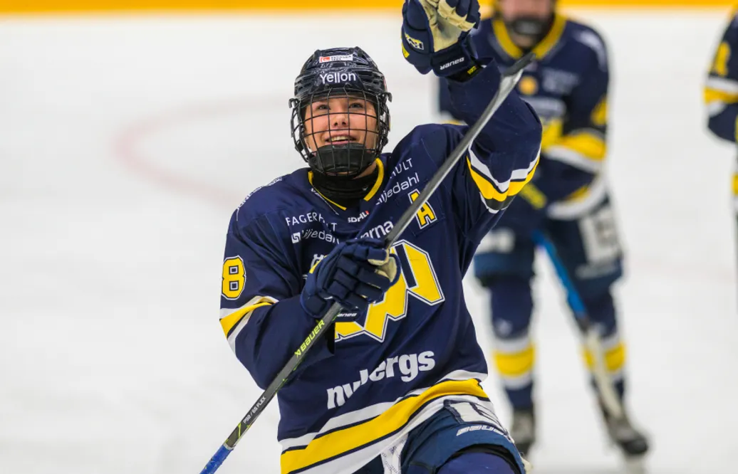 Hattrick av Elin Svensson när HV 71 slog AIK