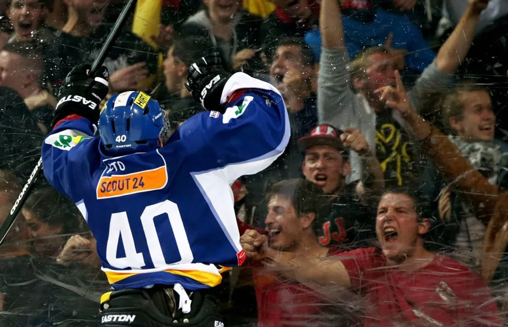 VIDEO: Hattrick av Arlbrandt inför 17 000 åskådare