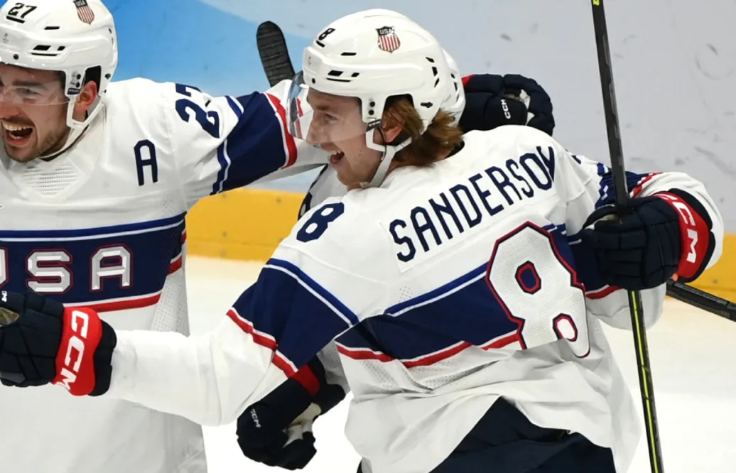 Jake Sanderson skriver rookiekontrakt med Ottawa Senators