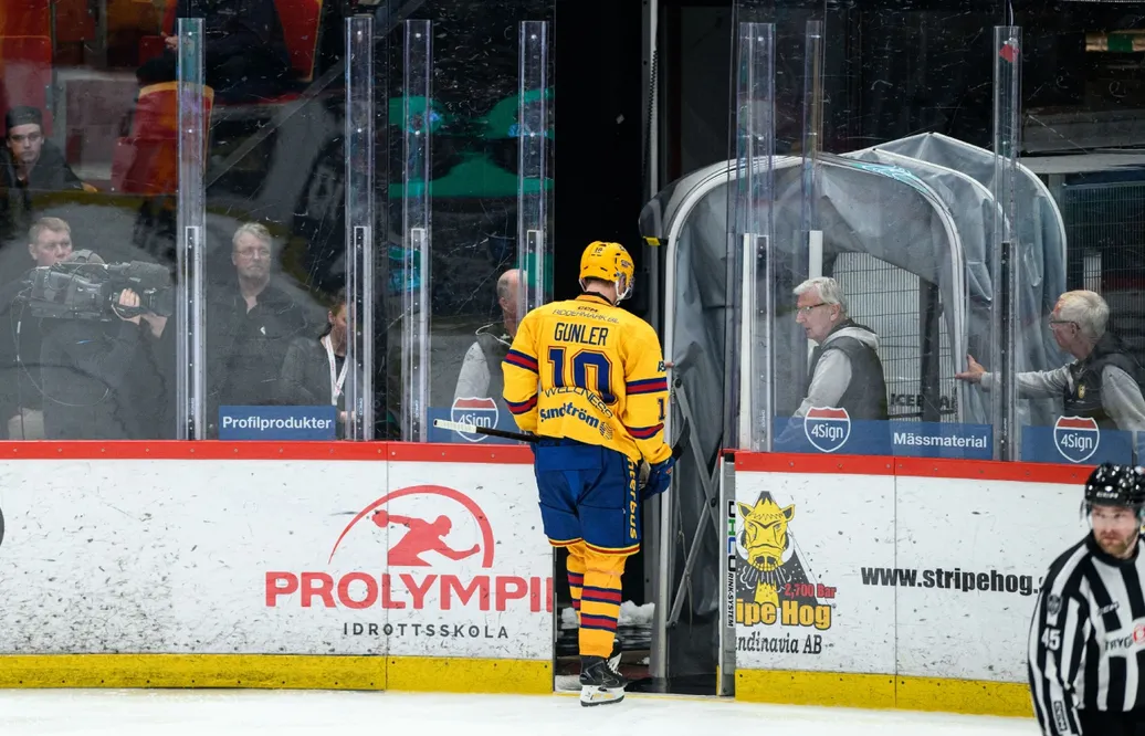 Noel Gunler i Djurgården fick matchstraff i gårdagens match mot Brynäs.