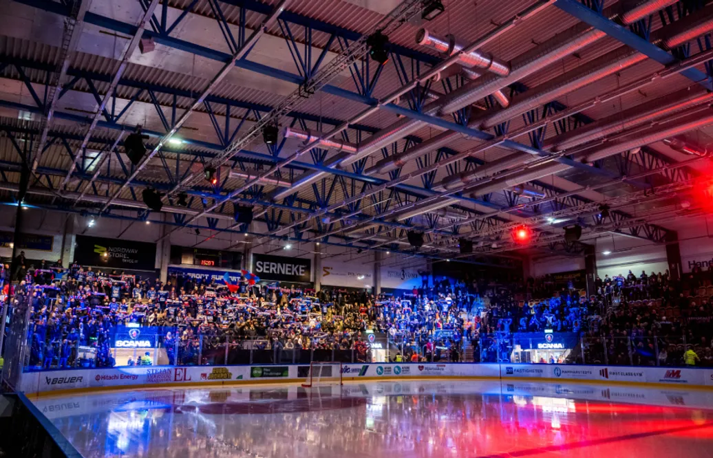 Brandlarmet har gått i Oskarshamn – arenan utryms