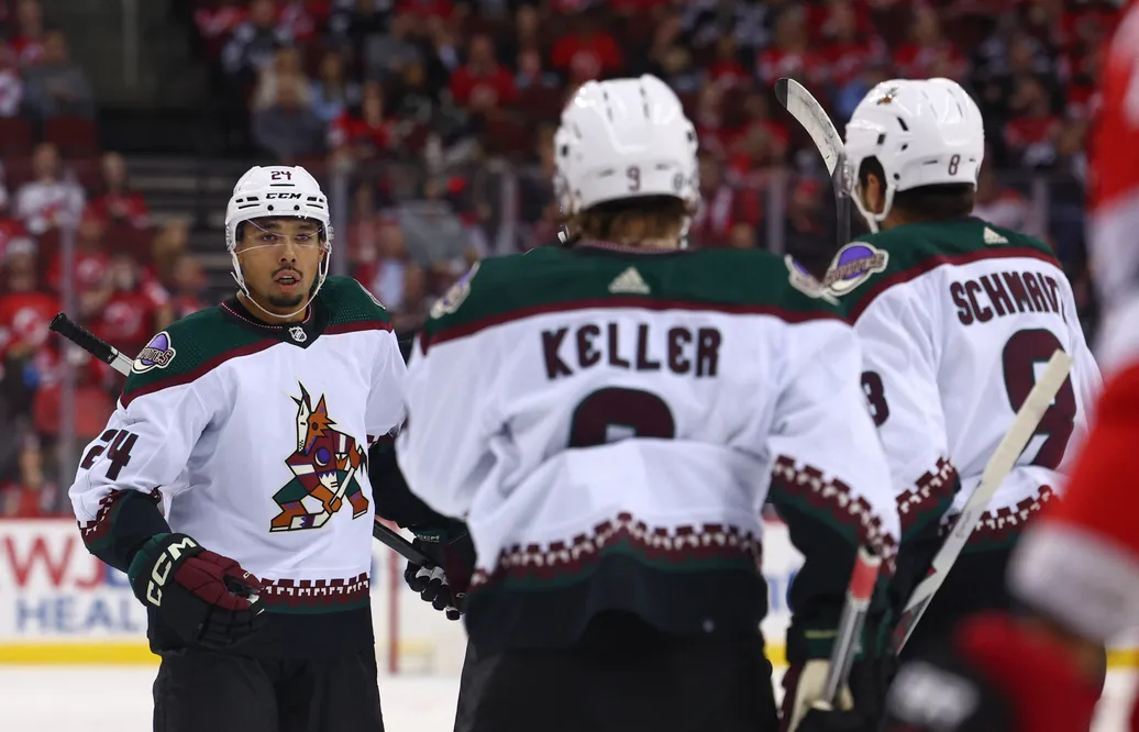 Arizona Coyotes starkast – efter två sena mål mot Colorado