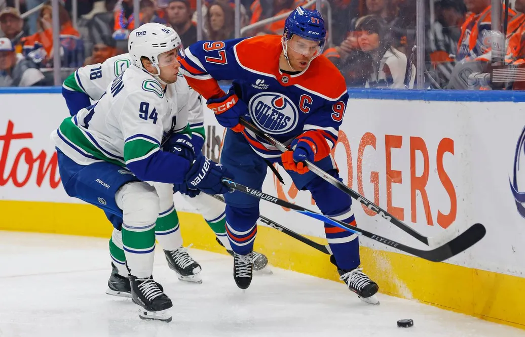 Connor McDavid blir kvar i Edmonton enligt Wayne Gretzky. 