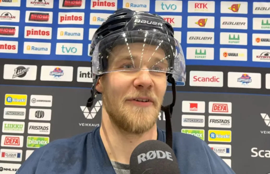 Roope Laavainen skriver på för Mora