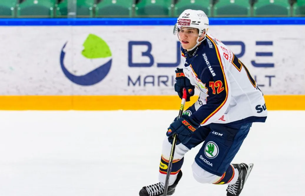 Stoppas från JVM - spelar i SHL i kväll