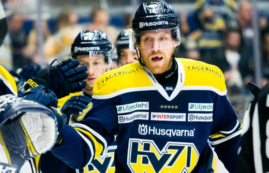 Fick lämna HV71 – flyttar till Finland