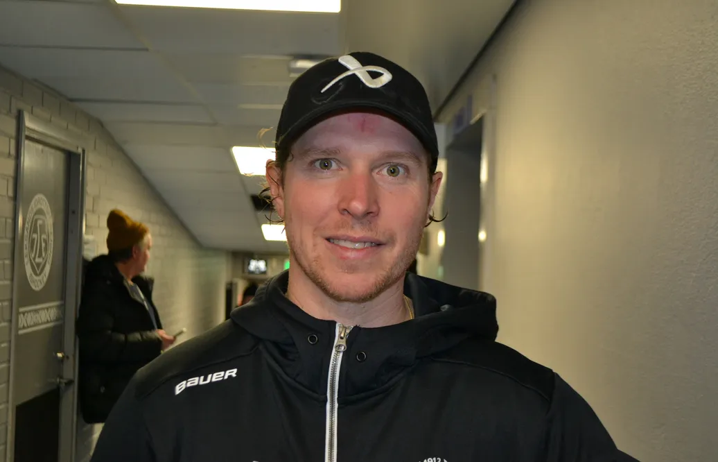 Nicklas Bäckström har kontrakt även över 2026/27.
