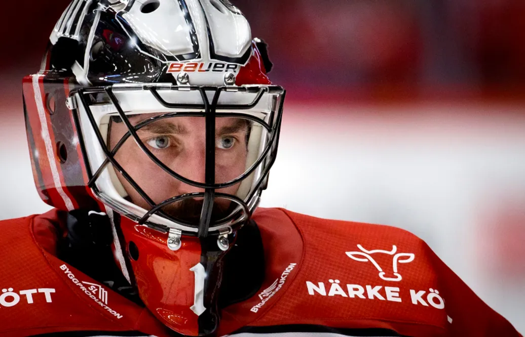 Jhonas Enroth förlänger med Örebro