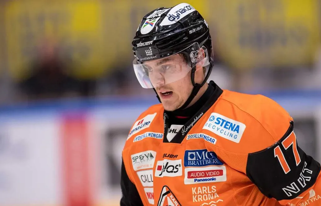 Åkte ur – men han stannar i SHL: ”Föreningen vill fram och vill vara i toppen”