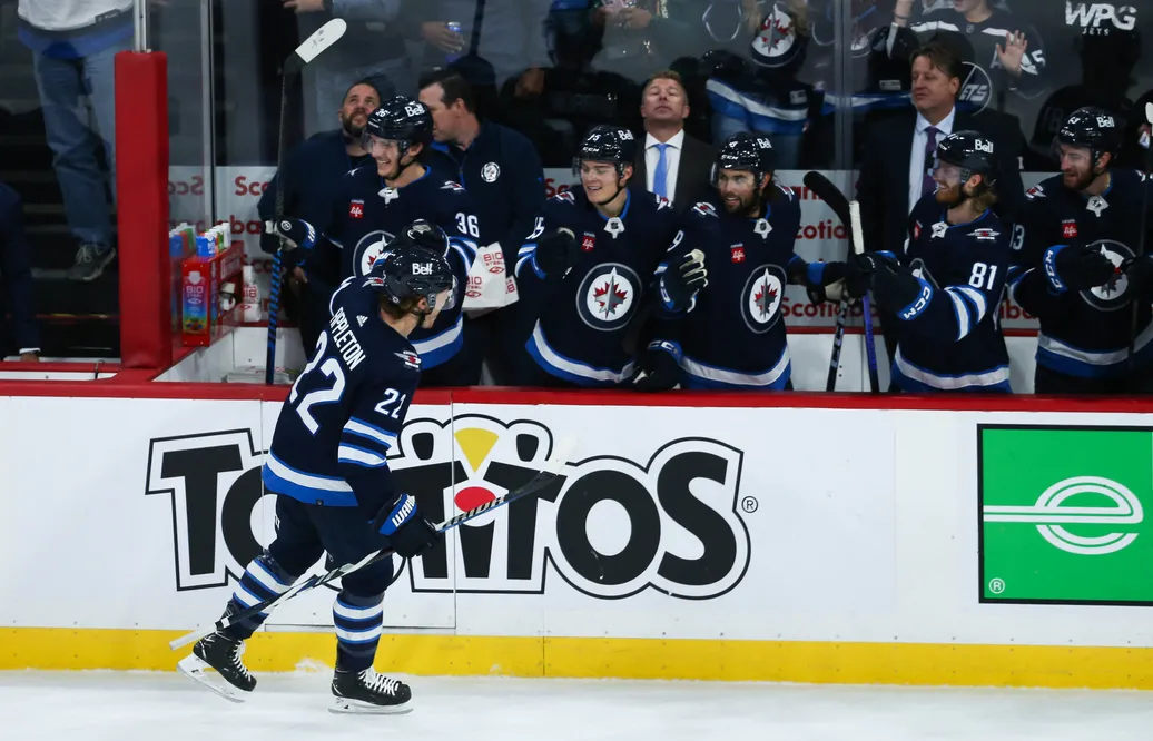Winnipeg ny serieledare efter 3-2 mot Minnesota