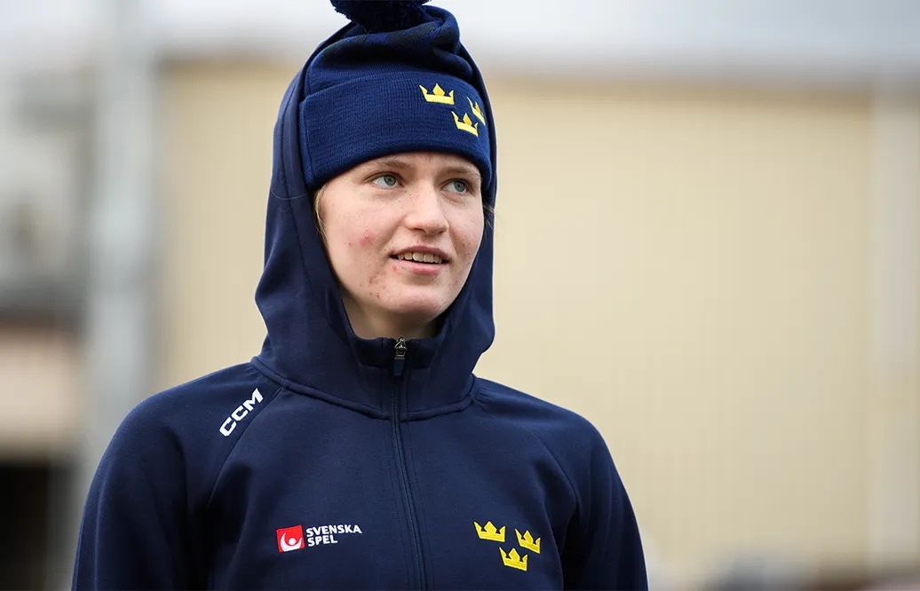 Hilda Svensson väljer collegespel - följer lagkamraterna