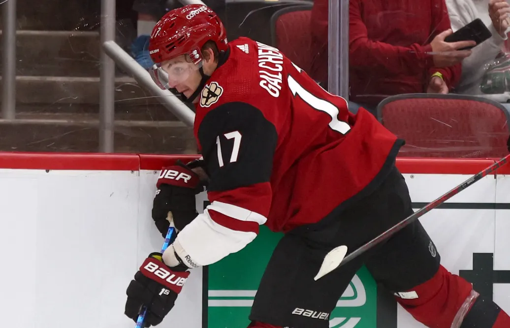 Alex Galchenyuk tvingas bort av Arizona Coyotes