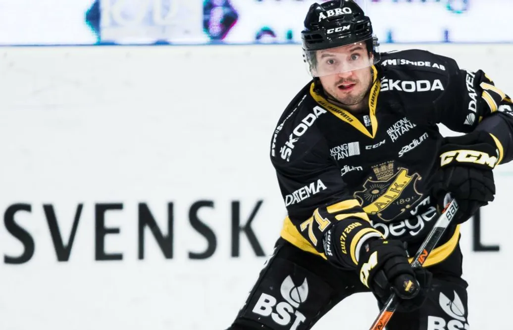 AIK-backen om skadan: ”Två misstänkta”