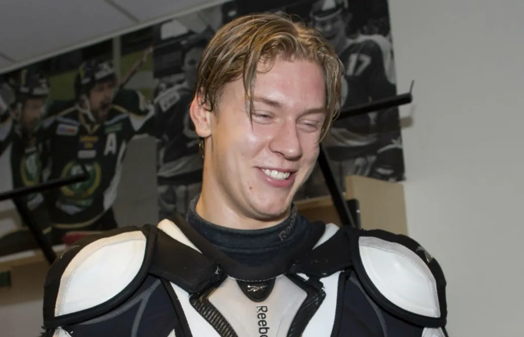Öser in poäng – nu bekräftar succéforwarden SHL-intresse: ”Jag har inte bestämt mig för någonting”