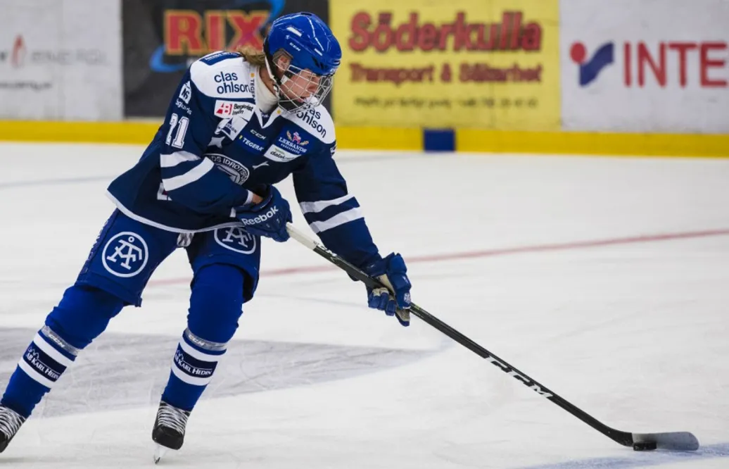 Nobbades i NHL-draften – nu är Leksandstalangen klar för OHL-spel