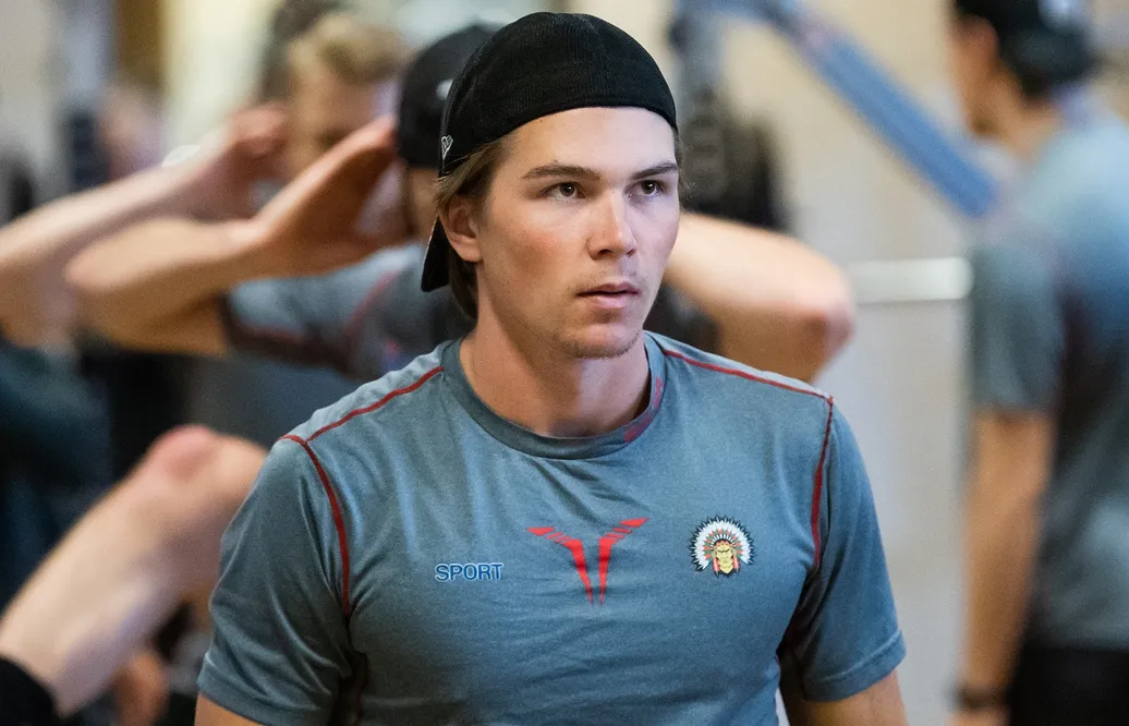 Oliwer Fjellström vann SM-guld med Frölunda – flyttar från Division 3 till Hockeytvåan