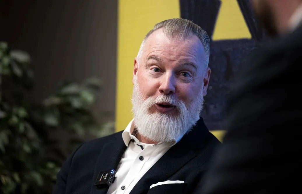 Sveriges Förbundskapten Rikard Grönborg har tagit ut sin första trupp inför den kommande VM-turneringen.