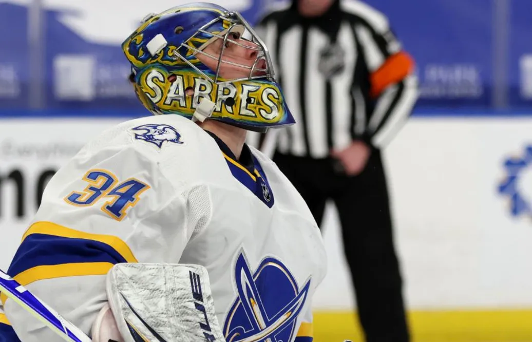 Uppgifter: Svenske NHL-målvakten trejdas