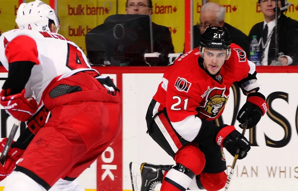 Skulderna fick tidigare supertalangen att fly NHL