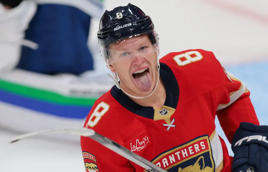 Brady Tkachuk sköt sitt andra raka hattrick inatt Foto: Sam Navarro-Imagn Images