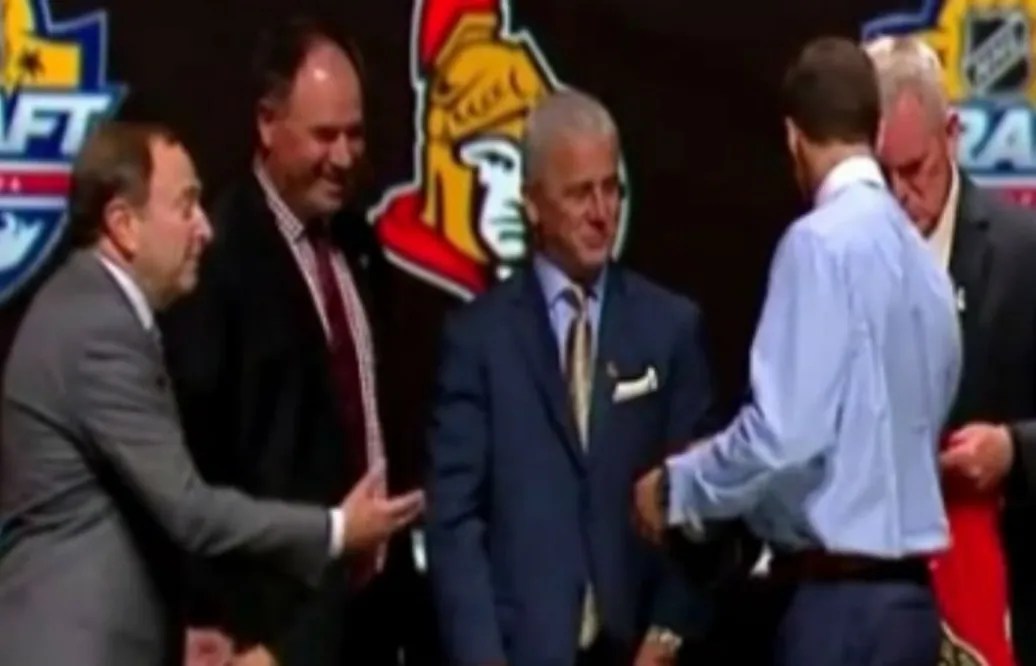 VIDEO: Här vägrar Ottawa-löftet att skaka hand med Bettman