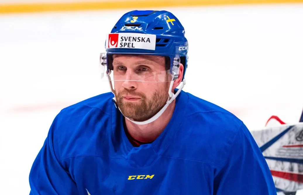 Tre Kronor-backen stannar hos ryska mästarna