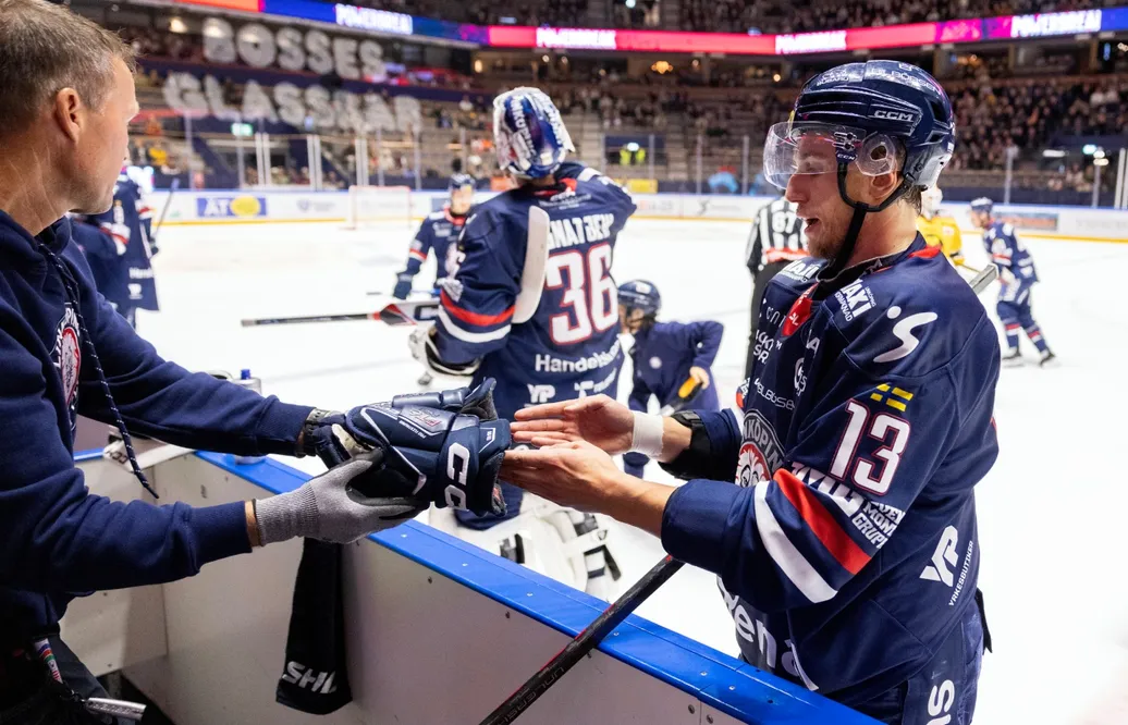 Jakub Vrana inleder dagens match som 13:e forward.