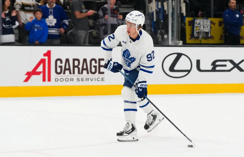 Gavin McKenna bänkades i natt av Toronto.