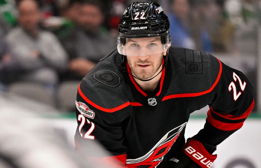 Brett Pesce blir borta länge för Carolina Hurricanes
