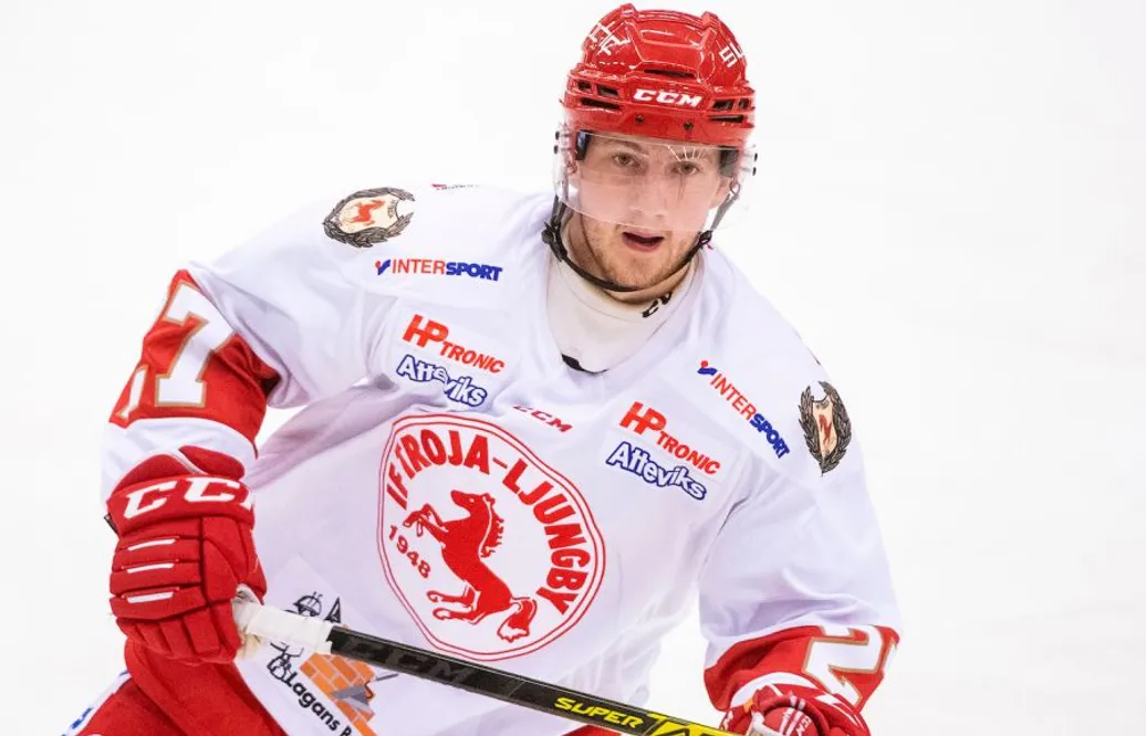 Centern följer med Troja-Ljungby upp i Hockeyallsvenskan