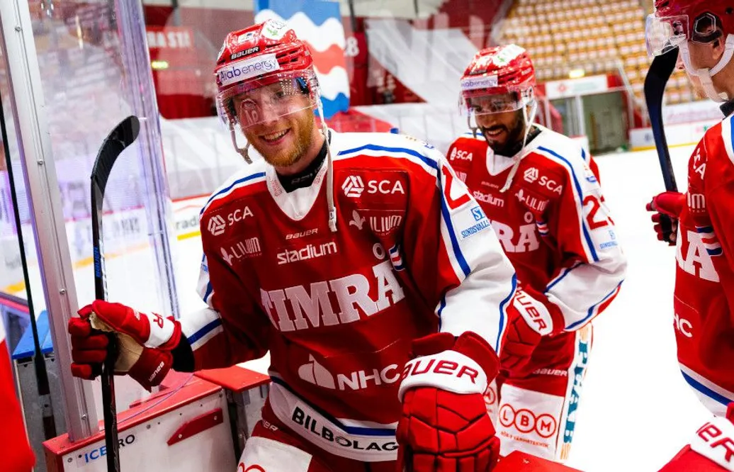 Pausar hockeyn – satsar på civil karriär