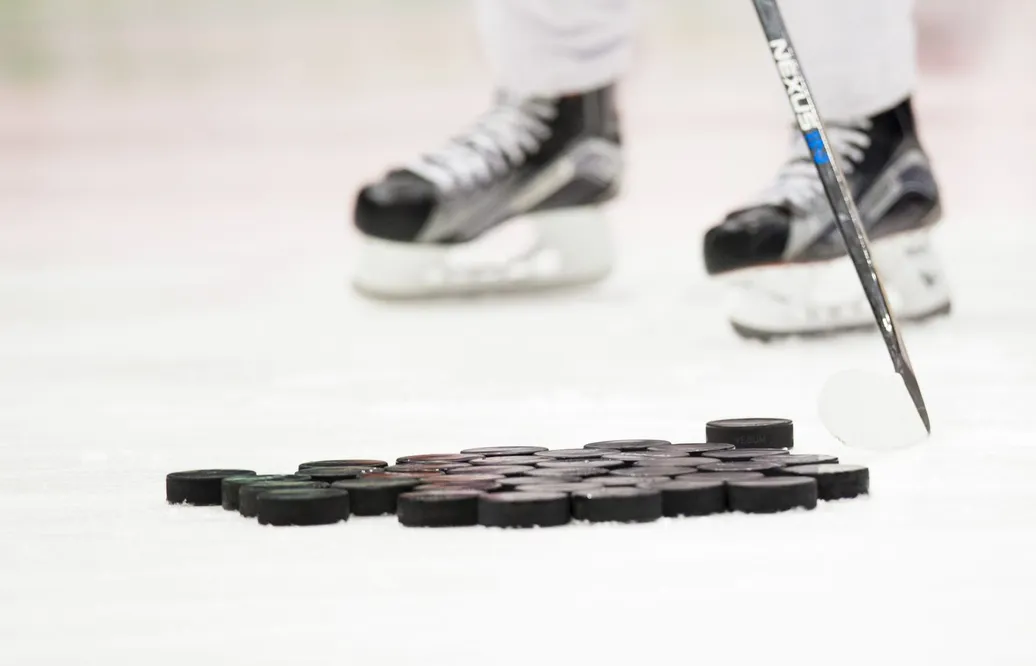 OHL stänger av ledare efter olämpliga meddelanden