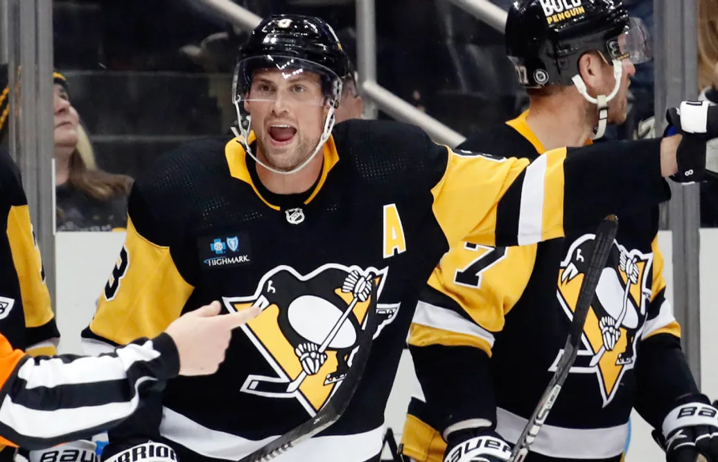 Brian Dumoulin skriver på för Seattle Kraken