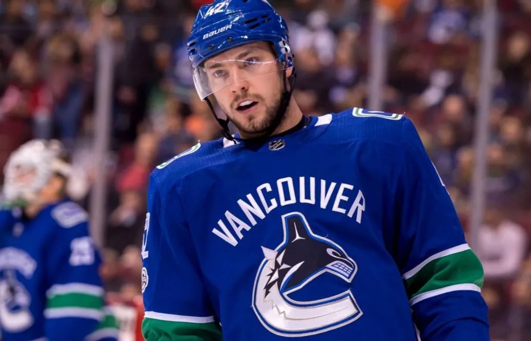 Lämnade NHL under säsongen – nu förlänger tidigare supertalangen med mästarna