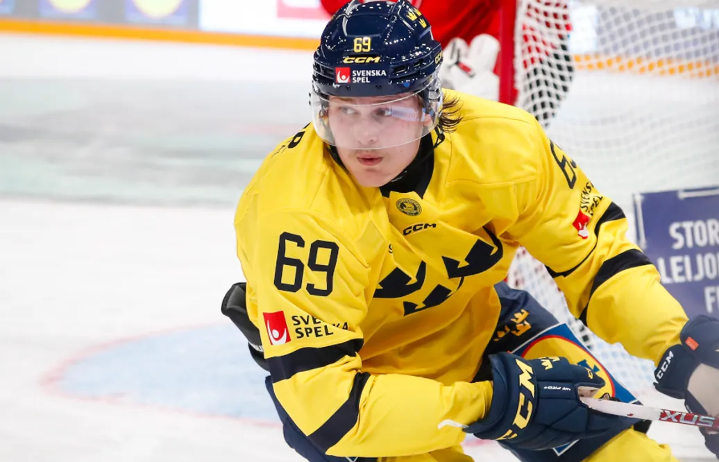 Milton Oscarson förlänger med Örebro