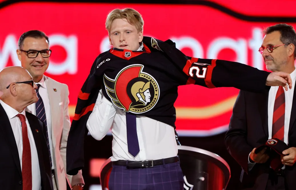 Carter Yakemchuk skriver på för Ottawa Senators
